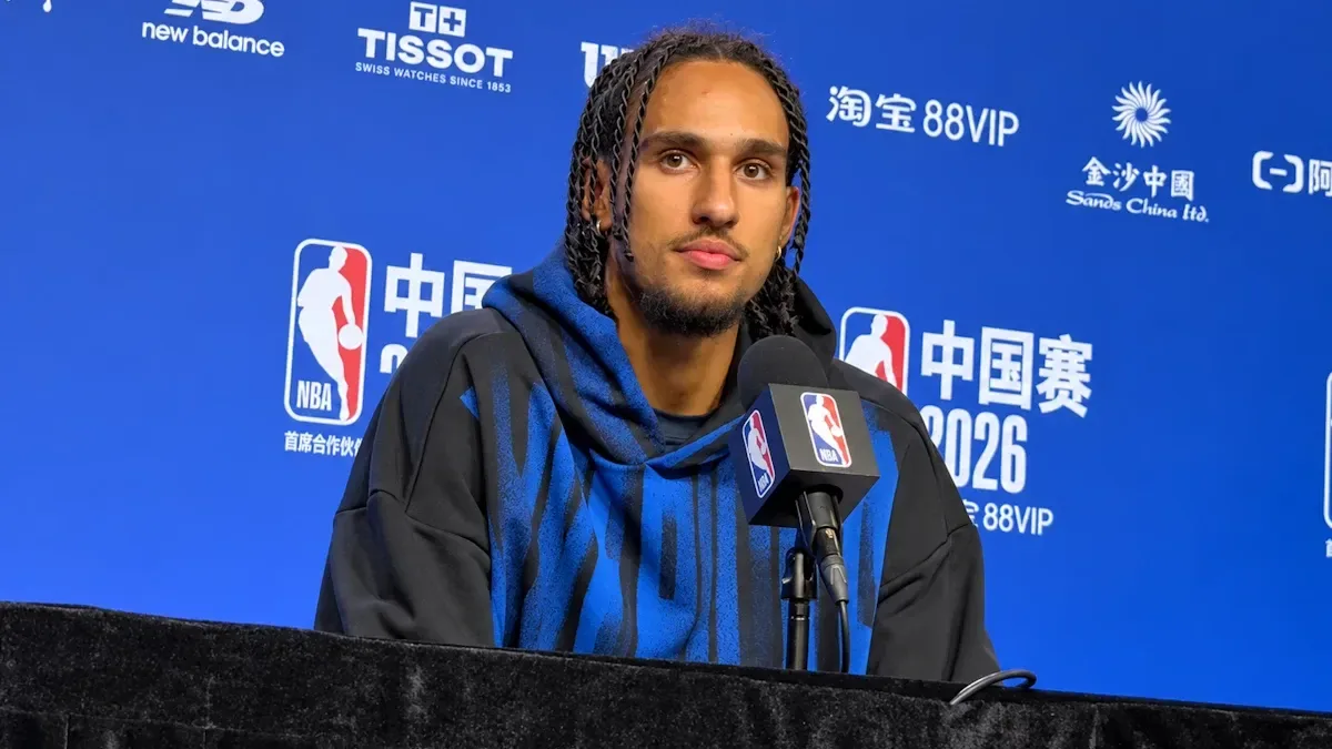 Zaccharie Risacher en conférence de presse lors des matchs NBA en Chine, octobre 2026