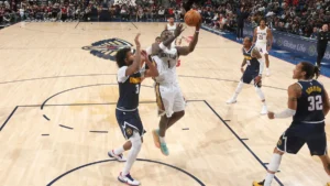 Zion Williamson au lay-up sous le maillot des Pelicans face aux Nuggets à La Nouvelle-Orléans, octobre 2026